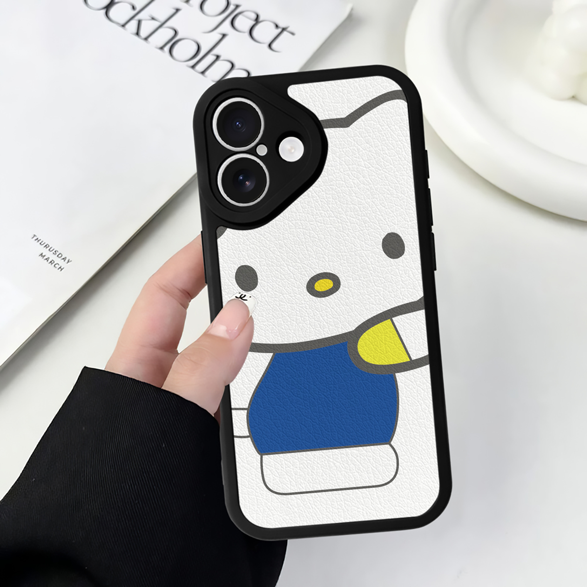 （画像用） Hello Kitty ハローキティ 【iPhone 16シリーズ対応】シリコンスマホケース（レザー調） 材質：シリコン